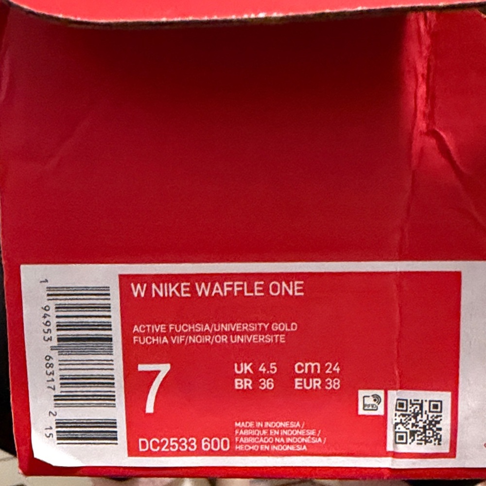 Nike Waffle One - Fuchsia and Gold